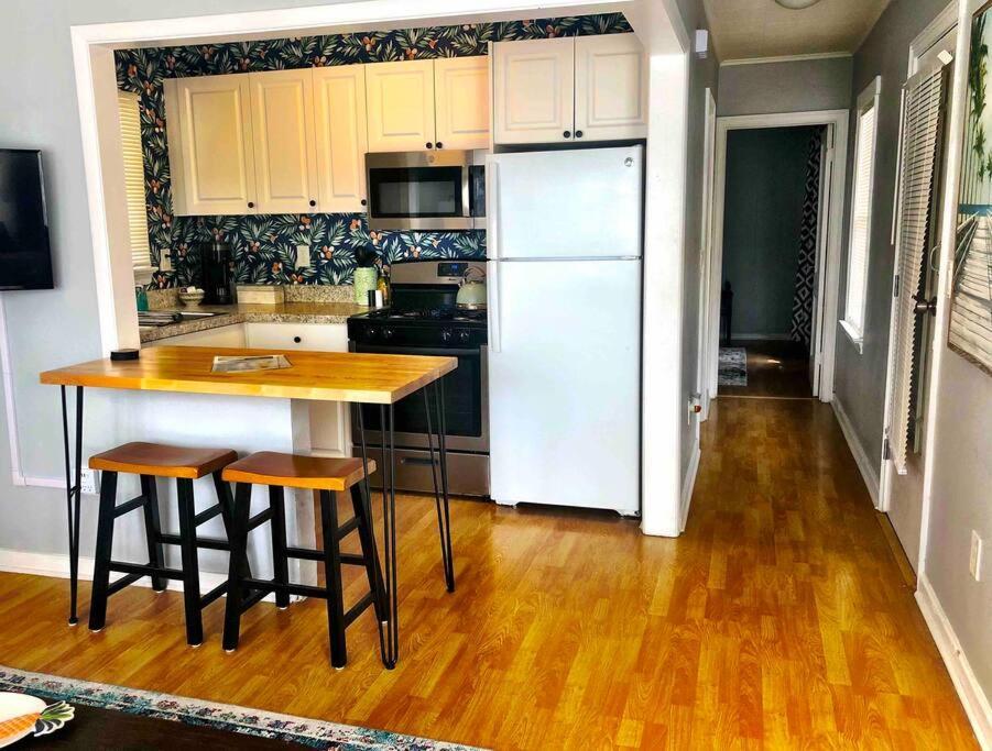 Steps To Beach & Downtown! Cozy Beach Bungalow #1 Lake Worth Beach Bagian luar foto