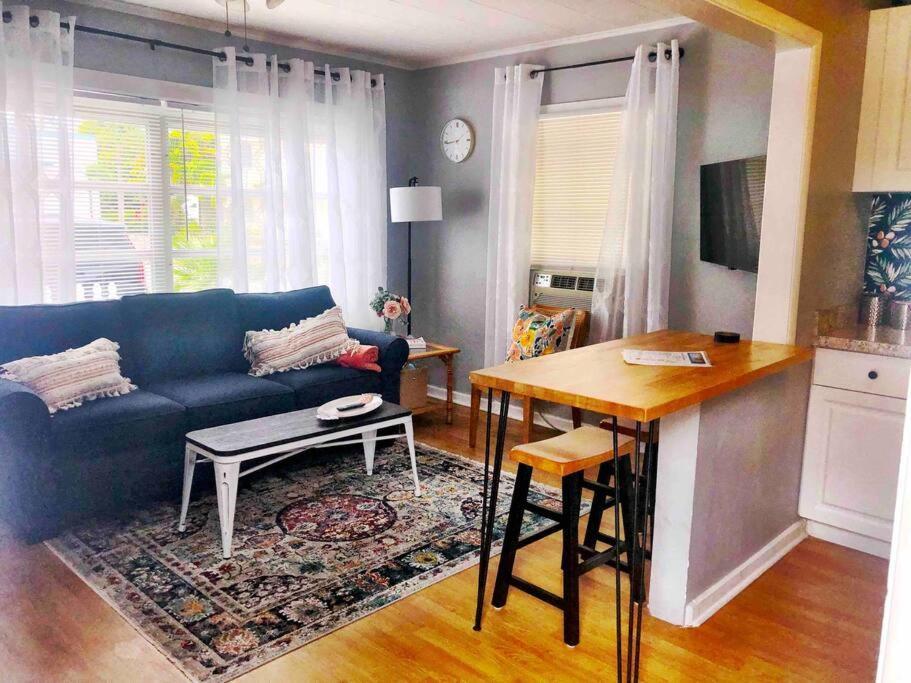 Steps To Beach & Downtown! Cozy Beach Bungalow #1 Lake Worth Beach Bagian luar foto