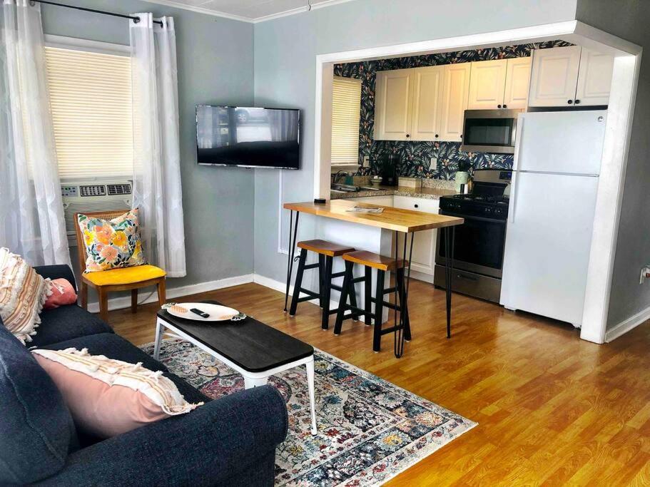 Steps To Beach & Downtown! Cozy Beach Bungalow #1 Lake Worth Beach Bagian luar foto
