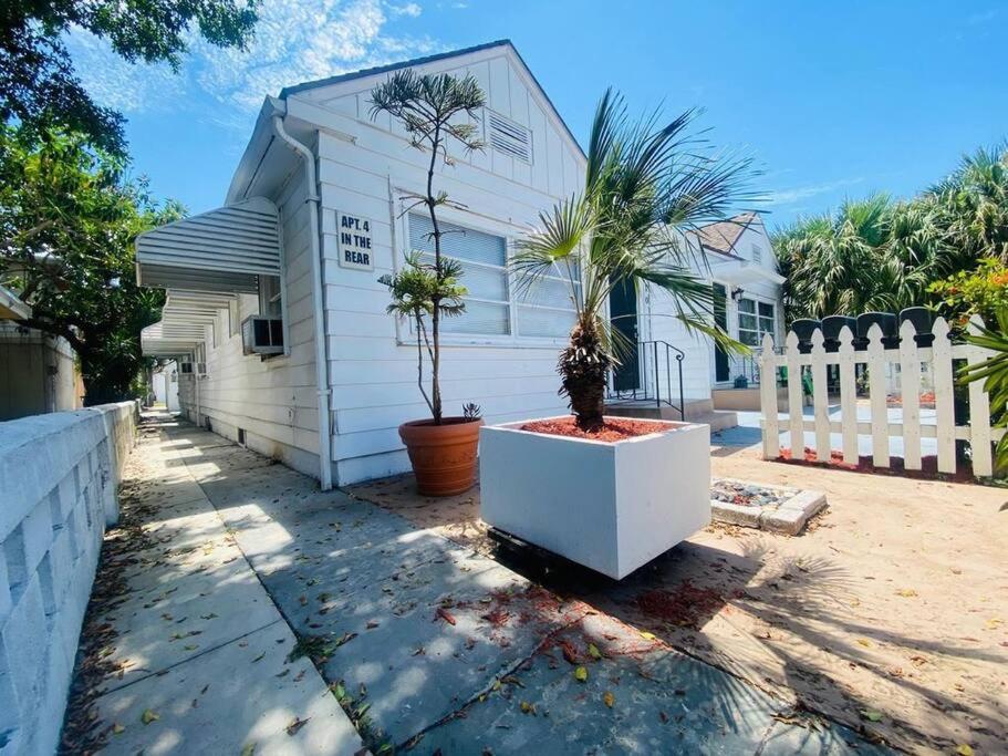 Steps To Beach & Downtown! Cozy Beach Bungalow #1 Lake Worth Beach Bagian luar foto